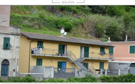 PEGLI VIA VARENNA – MANSARDA CON SPAZIO ESTERNO