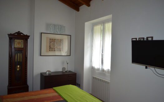 PEGLI VIA VARENNA – MANSARDA CON SPAZIO ESTERNO